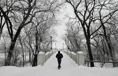JJOE.BRYKSA@FREEPRESS.MB.CA Local-Postcard  Day-Horror frost and fog created a most beautiful setting at Assiniboine Park Thursday morning in WInnipeg- Enviroent Canada says the fog will lifet this morning and will see a high of -7C-  JOE BRYKSA/WINNIPEG FREE PRESS- Feb 18, 2010