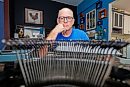MIKE DEAL / ... 