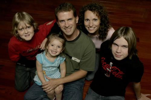 John Woods / Winnipeg Free Press / September 18, 2006 - 060918 - Winnipeg curler Jeff Stoughton and his wife Hali with their children (L to R) Cole (12), Elizabeth (3) and Riley (14) in their home Monday, Sept. 18/06.