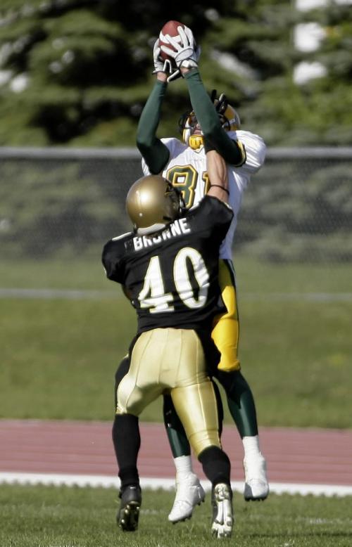 John Woods / Winnipeg Free Press / September 23, 2006 - 060923 - U of Manitoba Bison's Brady Browne (40) attempts to stop Alberta's Aaron Holba (81) in second quarter action Saturday, September 23/06.