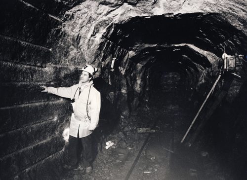dave johnson/winnipeg free press 1986 november Mines Supervisor Kuzyk tours 240-metre level of tunnel pinawa atomic energy of canada