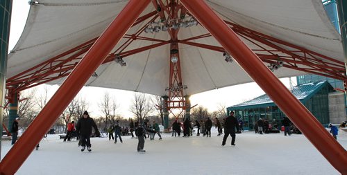 JOE.BRYKSA@FREEPRESS.MB.CA Local- ( For New Year Events feature) - Skating at the Forks in Winnipeg Tuesday afternoon- Dec 28, 2010