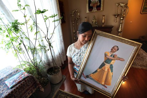 Ruth Bonneville Winnipeg Free Press Jan 05.2011 Local, Anita Subramaniam holds a portrait of her younger sister Amutha in a traditional southern India dance pose at her home in south St Vital. Her family has started a dance scholarship in honor of  Amutha who was recently killed in a car accident involving drinking and driving.  See Sandy's story,