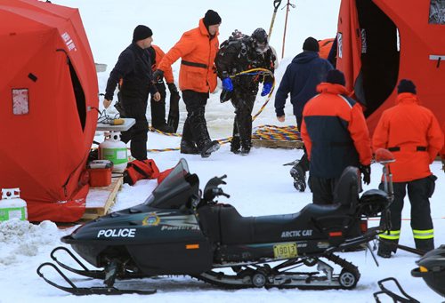 JOE.BRYKSA@FREEPRESS.MB.CA Local- ( see story) -  A diver from the Winnipeg Police Underwater Recovery Team  emerges from a  dive Monday morning from the icy waters of the Red River - Winnipeg police divers have moved their search 1/2 km upstream to  look for the body of 6 year old Nathaniel Thorassie who fell through the ice and is prusumed drowned-  Jan 10, 2011- JOE BRYKSA/WINNIPEG FREE PRESS