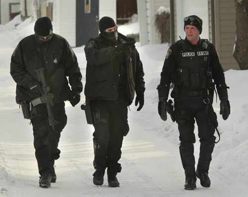 WAYNE.GLOWACKI@FREEPRESS.MB.CA Members of the Winnipeg Police Tactical Support Team and K9 Unit search nearby area of Brown's Drugs on Henderson Hwy. near Johnson Ave. that was robbed Tuesday.  Winnipeg Free Press Jan. 18 2011