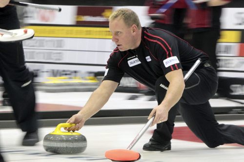 MIKE.DEAL@FREEPRESS.MB.CA 110210 - Thursday, February 10, 2011 - Competitors during the 12:15 draw on the first day of the Safeway Championship in Beausejour, Manitoba. Team Stoughtons' Lead Steve Gould throws a rock. See Paul Wiecek story. MIKE DEAL / WINNIPEG FREE PRESS