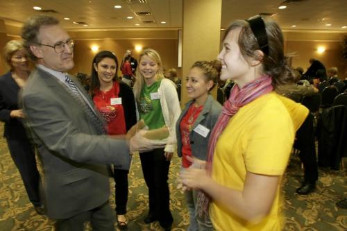 John Woods / Winnipeg Free Press / October 13, 2006 - 061013 - AIDS activist Stephen Lewis meets with College Jeanne-Sauve students (L to R) Catherine Thomas, Cassandra Hunter, Marie Loewen, and Brigette DePape in the Fairmont Hotel Friday, Oct 13/06 at the annual Canadian Association of School Administrator's conference.