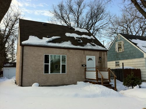 MIKE.DEAL@FREEPRESS.MB.CA  Sold home 834 beach ave Mike Deal / Winnipeg Free Press