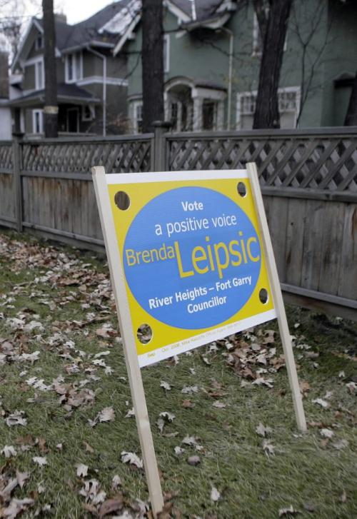 John Woods / Winnipeg Free Press / October 23, 2006 - 061023 - An election sign  for Brenda Leipsic on a lawn in north River Heights Monday Oct 23/06.