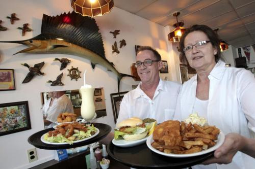 MIKE.DEAL@FREEPRESS.MB.CA 110405 - Tuesday, April 05, 2011 - Ducky's English Style Fish & Chips Roy and Carol Finley in their restaurant located at 884 Notre Dame Ave. MIKE DEAL / WINNIPEG FREE PRESS