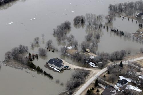 MIKE.DEAL@FREEPRESS.MB.CA 110408 - Friday, April 08, 2011 - The Red River flyover north of Winnipeg during the 2011 Flood. Houses surrounded by water along Breezy Point Rd. north of Selkirk. MIKE DEAL / WINNIPEG FREE PRESS