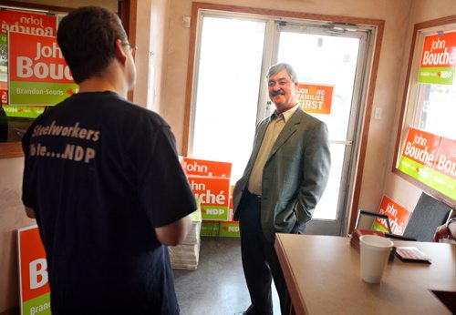 Brandon Sun Brandon-Souris NDP candidate John Bouché checks out his campaign's new office on its first day of operation, Thursday afternoon.  (Colin Corneau/Brandon Sun)