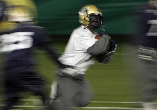 John Woods / Winnipeg Free Press / November 3, 2006 - 061103  - Charlie Robert speeds away during the Bomber practice at the Golf Dome on Taylor Ave. Friday, Nov 3/06.