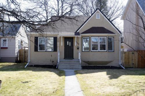 BORIS.MINKEVICH@FREEPRESS.MB.CA   BORIS MINKEVICH / WINNIPEG FREE PRESS 110425 SOLD HOMES - 442 Borebank Street