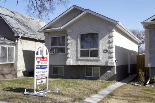 BORIS.MINKEVICH@FREEPRESS.MB.CA   BORIS MINKEVICH / WINNIPEG FREE PRESS 110425 SOLD HOMES - 775 Beach Ave. (Elmwood)