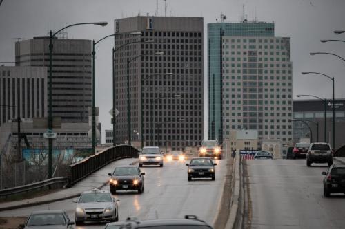 MIKE.DEAL@FREEPRESS.MB.CA Northbound traffic leaves Winnipeg's Downtown on the Disraeli Overpass Friday morning.  Starting at 6:00 p.m. today the northbound lanes of the Disraeli Overpass and Bridge will be closed for construction until 6:00 a.m. Monday, May 16. Mike Deal / Winnipeg Free Press