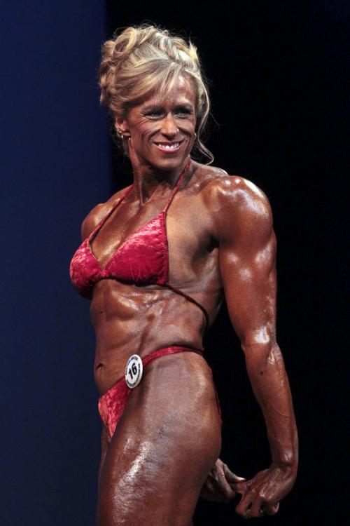 MIKE.DEAL@FREEPRESS.MB.CA 110604 - Saturday, June 04, 2011 -  Lorraine Handley competes in the MABBA Body Building Provincials at the Pantages Playhouse. MIKE DEAL / WINNIPEG FREE PRESS