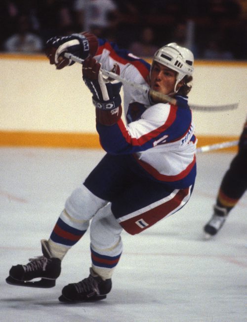 Winnipeg Free Press / KEN GIGLIOTTI / OCT 1982  FILE PHOTO - Dale Hawerchuk   colour action from Wpg Arena vs Vancouver Photo Book Project - Wpg Winnipeg Jets Hockey Club - NHL National Hockey League return -  ( kgjets brings up all Wpg Jets recovered photos in Merlin new book project pics will have slug newjets  for archive pics put in after june 7 2011 )  photos cannot be  published without written permission from the Winnipeg Free Press and credit must include  the Winnipeg Free Press and photographer with each photo