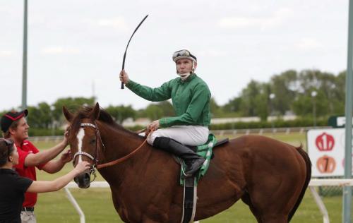 BORIS.MINKEVICH@FREEPRESS.MB.CA   BORIS MINKEVICH / WINNIPEG FREE PRESS 110612 The Free Press stakes at the Assiniboia Downs.  #5 horse named Bobadieu with jockey Mark Anderson win the race.