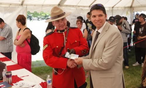 BORIS.MINKEVICH@FREEPRESS.MB.CA   BORIS MINKEVICH / WINNIPEG FREE PRESS 110614 James Wilson, Treaty Commissioner, Treaty Relations Commission for Manitoba, gets his $5 after the opening ceremony of Urban Treaty Payments at The Forks National Historic Site.