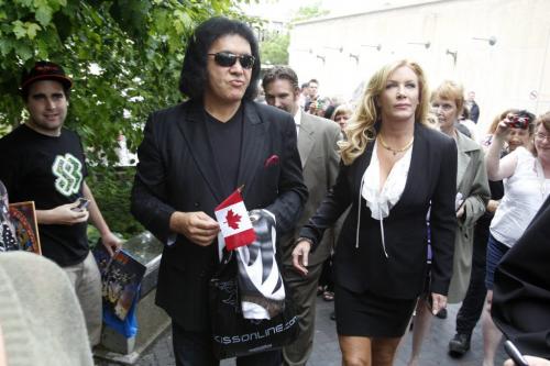 BORIS.MINKEVICH@FREEPRESS.MB.CA   BORIS MINKEVICH / WINNIPEG FREE PRESS 110615 Gene Simmons drew a crowd at City Hall. He was given the key to the city. His wife Shannon Tweed was there too.
