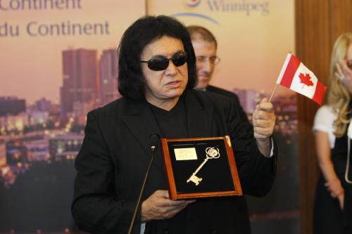BORIS.MINKEVICH@FREEPRESS.MB.CA   BORIS MINKEVICH / WINNIPEG FREE PRESS 110615 Gene Simmons drew a crowd at City Hall. He was given the key to the city. His wife Shannon Tweed was there too.