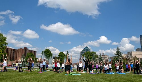 HADAS.PARUSH@FREEPRESS.MB.CA - People decided to enjoy Thursday's sunny weather in a yoga class in Memorial Park, June 16, 2011. Downtown Winnipeg Biz offers free yoga classes for the summer every thursday at noon in Memorial Park. HADAS PARUSH / WINNIPEG FREE PRESS, JUNE 16, 2011.