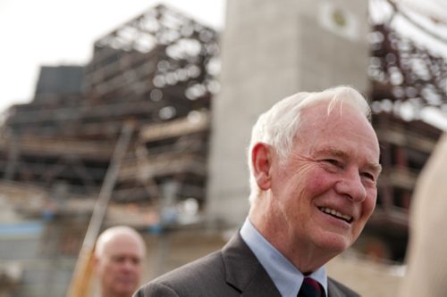 HADAS.PARUSH@FREEPRESS.MB.CA - Governor General David Johnston visits the site of construction of the Canadian Museum for Human Rights on Friday, June 17, 2011. HADAS PARUSH / WINNIPEG FREE PRESS, JUNE 17, 2011. CMHR