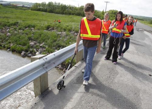 BORIS.MINKEVICH@FREEPRESS.MB.CA   BORIS MINKEVICH / WINNIPEG FREE PRESS 110616 Students from Nellie McClung Collegiate participate in the River Watch program in which they take water samples from various rivers in south western Manitoba. Shawn Williment measuring the bridge middle.