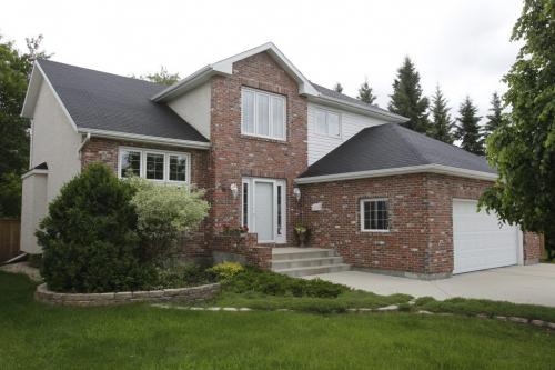 BORIS.MINKEVICH@FREEPRESS.MB.CA   BORIS MINKEVICH / WINNIPEG FREE PRESS 110620 Sold home. 85 Donnington Road