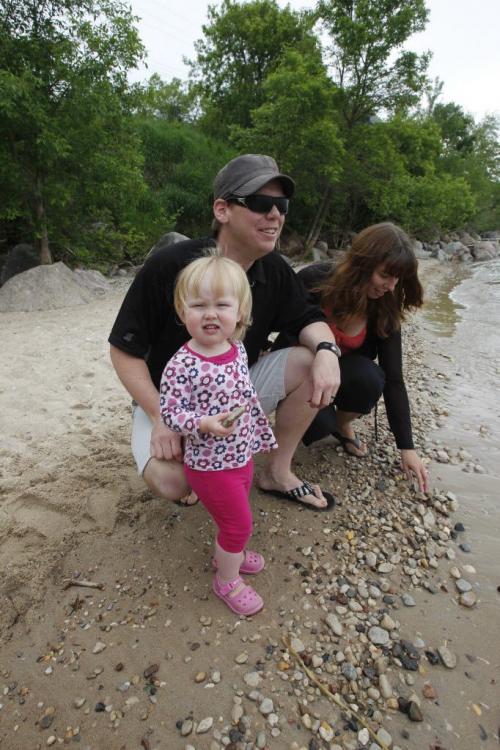 BORIS.MINKEVICH@FREEPRESS.MB.CA   BORIS MINKEVICH / WINNIPEG FREE PRESS 110622 Lake Winnipeg, Grand Marais. Beach erosion. Tyler and Tara Gray with their 21 month old Lily on the beach they are worried about.
