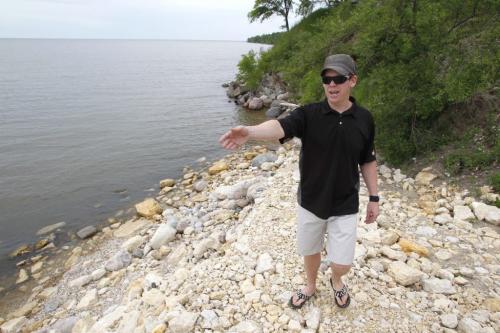 BORIS.MINKEVICH@FREEPRESS.MB.CA   BORIS MINKEVICH / WINNIPEG FREE PRESS 110622 Lake Winnipeg, Grand Marais. Beach erosion. Tyler Gray Near the effected area.