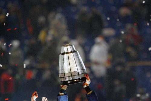 CHRISTOPHER PIKE/WINNIPEG FREE PRESS Members of the BC Lions hold up the Grey Cup, which was broken in the celebration, after defeating the Montreal Alouettes during the 94th Grey Cup at Canad Inns Stadium in Winnipeg, Man. on Sunday Nov. 19, 2006.