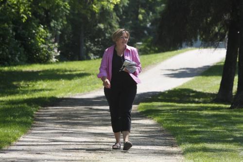 BORIS.MINKEVICH@FREEPRESS.MB.CA   BORIS MINKEVICH / WINNIPEG FREE PRESS 110625 Janice Lukes, manager of special projects, Winnipeg Trails Association. Photo taken at Elmwood Park at the end of Glenwood Crescent.