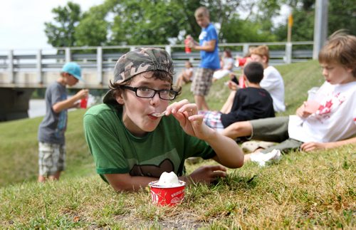 Grade six student Noah at Windsor School chows down on a hot fudge sunday from the BDI on the last day of school Thursday with his classmates.   Some of the students have been together in the same class since kindergarden class.  Story by Carolin Vesley, 2017 feature. June 29, 2011 (RUTH BONNEVILLE / WINNIPEG FREE PRESS)