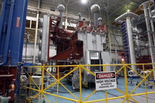 BORIS MINKEVICH / WINNIPEG FREE PRESS 110705 A 500 kilavolt single phase trasnformer at CG Power Systems being tested. This unit is to be installed near Winnipeg.