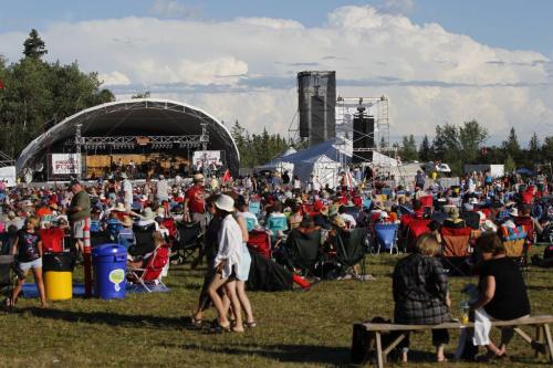 Winnipeg Folk Festival Sunday night mainstage. Crowds enjoy the concert. July 10, 2011 (BORIS MINKEVICH / WINNIPEG FREE PRESS) 110710