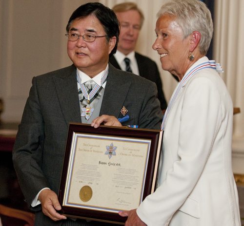 Lieutenant Governor, Philip S. Lee with 2011 Order of Manitoba recipient, Susan Lewis, Tuesday at the Legislature. July 12, 2011 (Hadas Parush / Winnipeg Free Press)