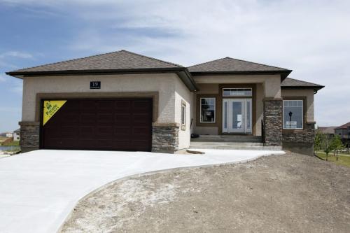 HOMES JOB - GENO'S HOMES - 19 Lakebourne Drive. July 13, 2011 (BORIS MINKEVICH / WINNIPEG FREE PRESS)