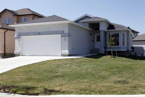 HOMES -26 Brookland Bay home is like 208 John Angus Drive, but with the landscaping done.  July 19, 2011 (BORIS MINKEVICH / WINNIPEG FREE PRESS)