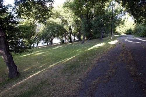 A generic shot of the Agnus and Rover area in Point Douglas . July 24, 2011 (BORIS MINKEVICH / WINNIPEG FREE PRESS)