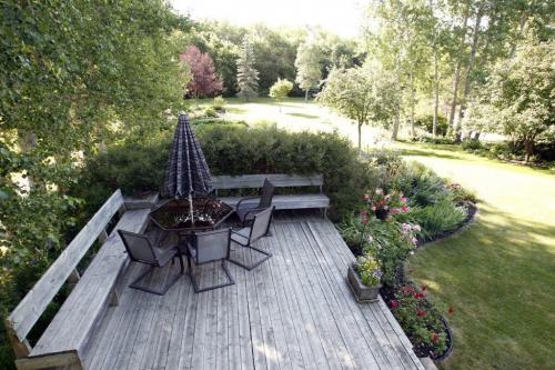 Homes - La Salle home for sale. 22 River Ridge Road. July 26, 2011 (BORIS MINKEVICH / WINNIPEG FREE PRESS)