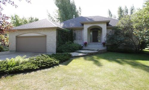 Homes - La Salle home for sale. 22 River Ridge Road. July 26, 2011 (BORIS MINKEVICH / WINNIPEG FREE PRESS)