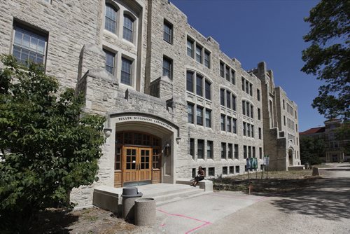 Crews will work on renovation of the Buller Building at the University of Manitoba in Winnipeg, Thursday, July 28, 2011.  John Woods/Winnipeg Free Press