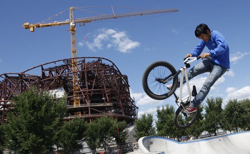 Stdup Weather Billgrayhae Desjardins catches some air  at the Forks skate board park  with the Museum of Human Rights  in the background - on a beautiful + 27 degree day  ( KEN GIGLIOTTI  / WINNIPEG FREE PRESS ) July 29 2011 - CMHR