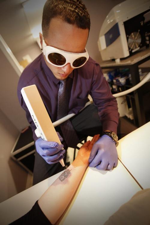 Ivan Skok, laser technician and owner of Tattoo Time Machine, removes a tattoo from Amber in his tattoo removal clinic in Winnipeg Thursday, August 4, 2011.  John Woods/Winnipeg Free Press