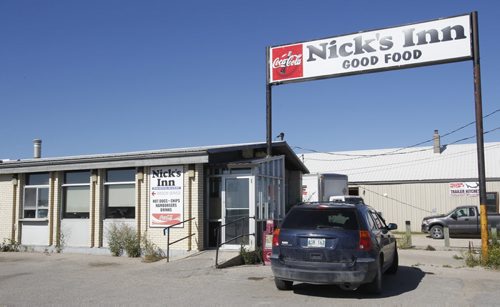 Detour story on best burgers outside the Perimeter Hwy. Nick's Inn in Headingley Mb. Dave Sanderson story.     (WAYNE GLOWACKI/WINNIPEG FREE PRESS) Winnipeg Free Press August 17  2011