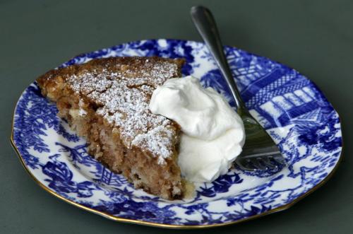Recipe swap - Apple Cake in a round pan.  Sept 5, 2011 (BORIS MINKEVICH / WINNIPEG FREE PRESS)