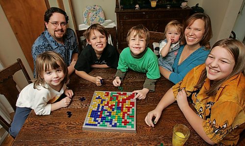 BORIS MINKEVICH / WINNIPEG FREE PRESS  061207 The Tackaberry Family playing bord games at their home. (L-R) Lilith,5, dad Scott, Bram,10, Malcolm,7, Delilah, 1.5, mom Lisa, and neice/cousin Meagan Dorgy,13.