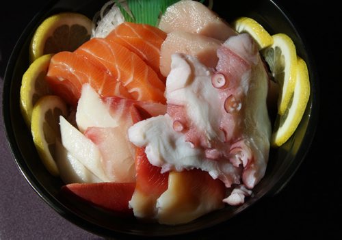 Kudara Sushi, Sushi Restaurant in River Heights- Chirashi Donburi- See Marions review  Sept 07, 2011   (JOE BRYKSA / WINNIPEG FREE PRESS)